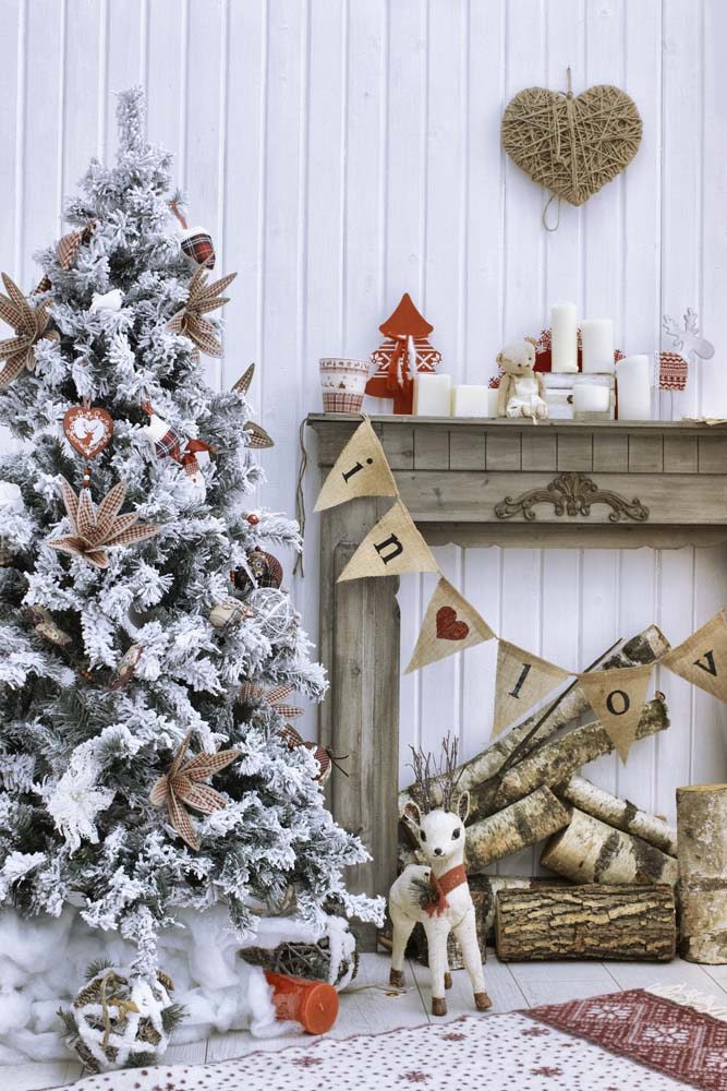 Árvore de Natal Nevada: +50 Ideias para Trazer o Encanto da Neve para Sua Decoração