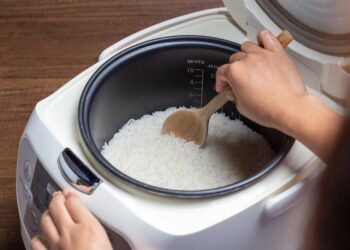 Como usar panela de arroz elétrica: o guia completo com passo a passo