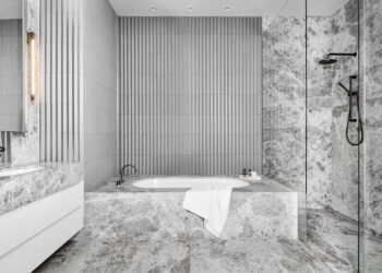 Banheiro grande: como decorar, orientações e 50 projetos incríveis