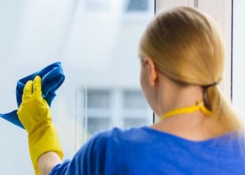 Como tirar risco de vidro: 6 técnicas eficazes com produtos caseiros