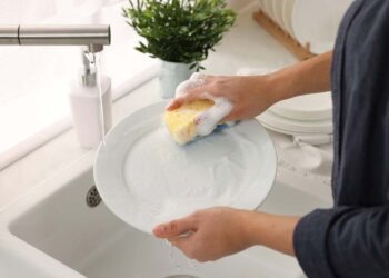 Lavar a louça rápido: como fazer e truques de especialistas