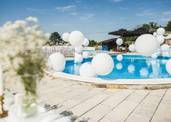 Ano Novo na piscina: como decorar e 50 inspirações incríveis