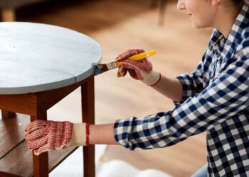 Como pintar móveis de madeira: o guia completo com passo a passo fácil
