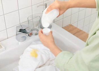 Como clarear roupa branca: truques profissionais com passo a passo