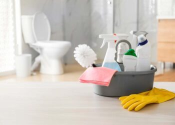 Como lavar banheiro: veja como fazer em sete passos simples