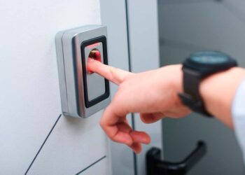 Portaria remota: vantagens, como funciona, quais equipamentos e custos?